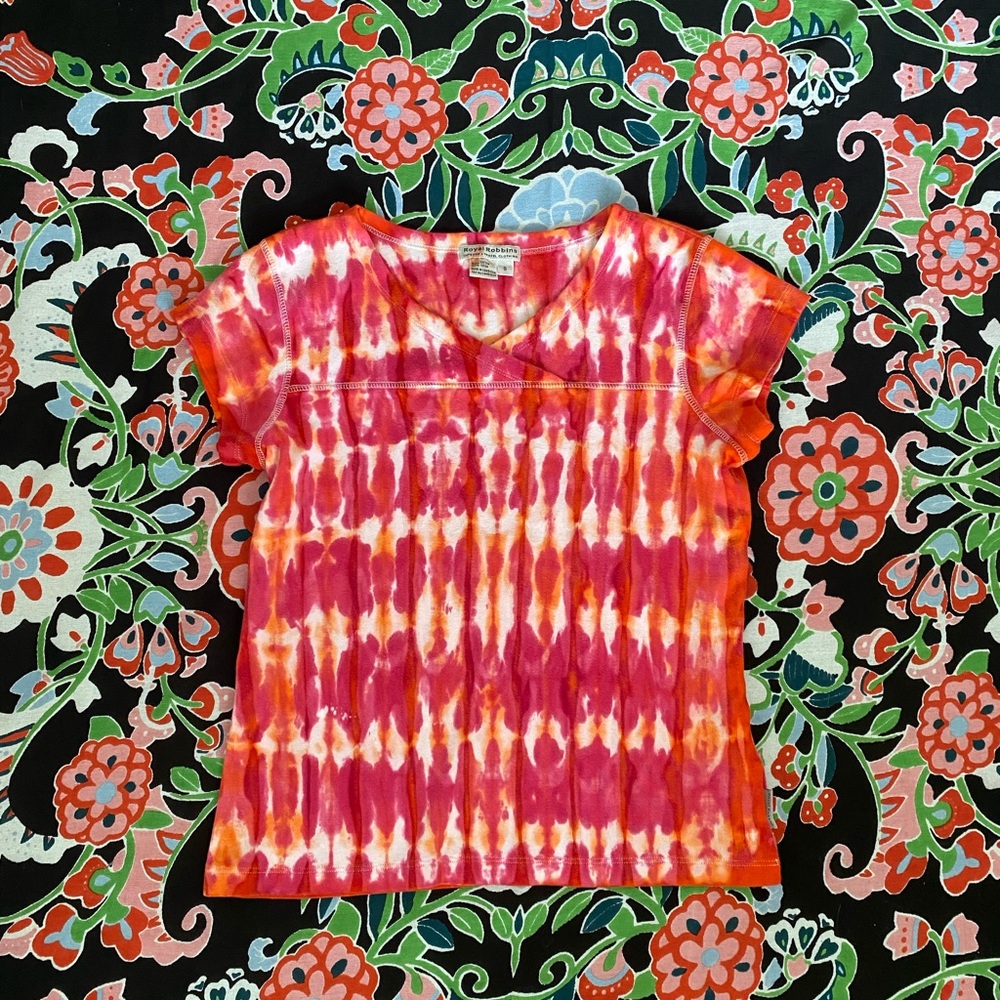Vibrant Red and Orange Royal Robbins Short Sleeve Tie-Dye Tee